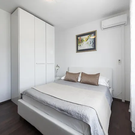 Rose - Romantic Double With Balcony And Sea View No 1 *